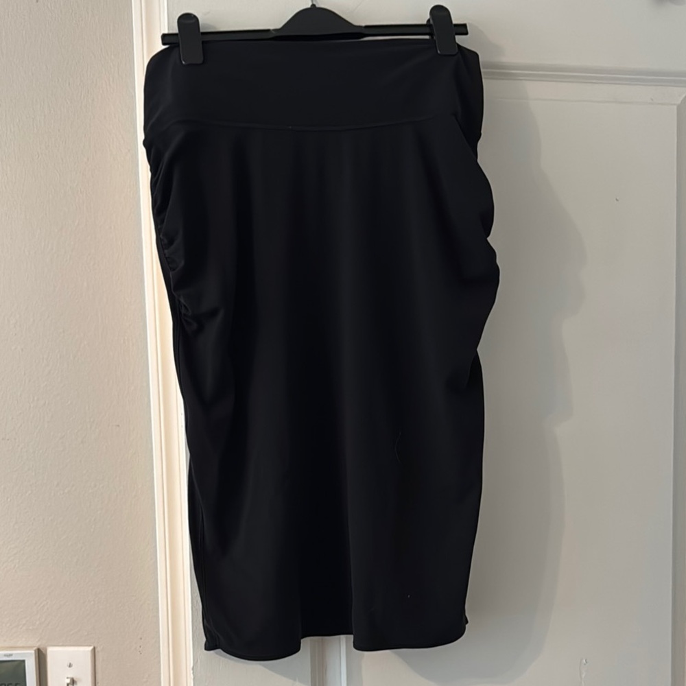 Fun stretchy yet classy Athleta Black Women's Skirt